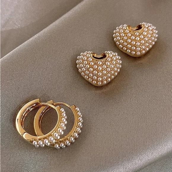 NWT Gold plated and Pearl heart Huggie earrings - Picture 4 of 4